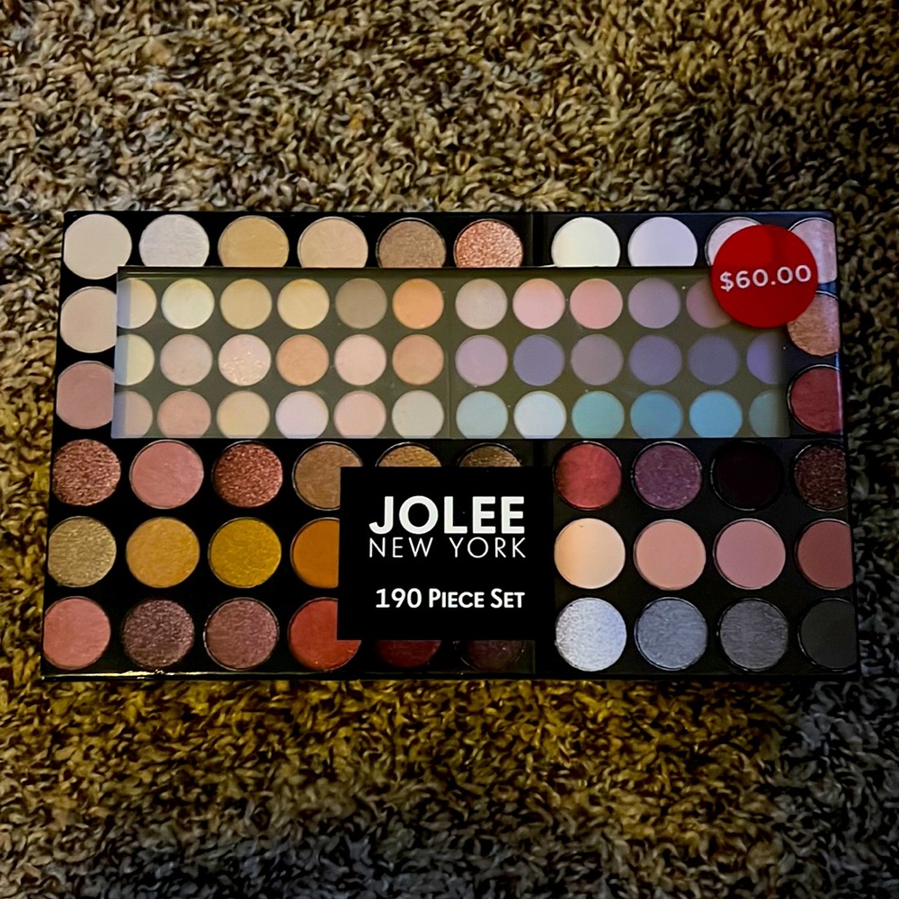 190 piece set makeup